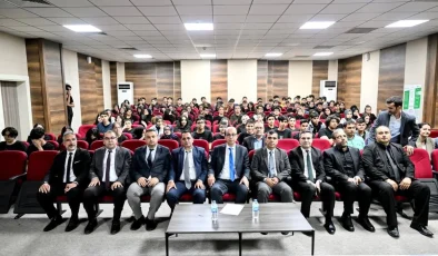 Yeşilyurt Belediye Başkanı Prof. Dr. İlhan Geçit, Şehriban Günata Anadolu Lisesinde ‘Sıfır Atık ve İklim Değişikliği Farkındalık Eğitimi’ sunumuna katıldı