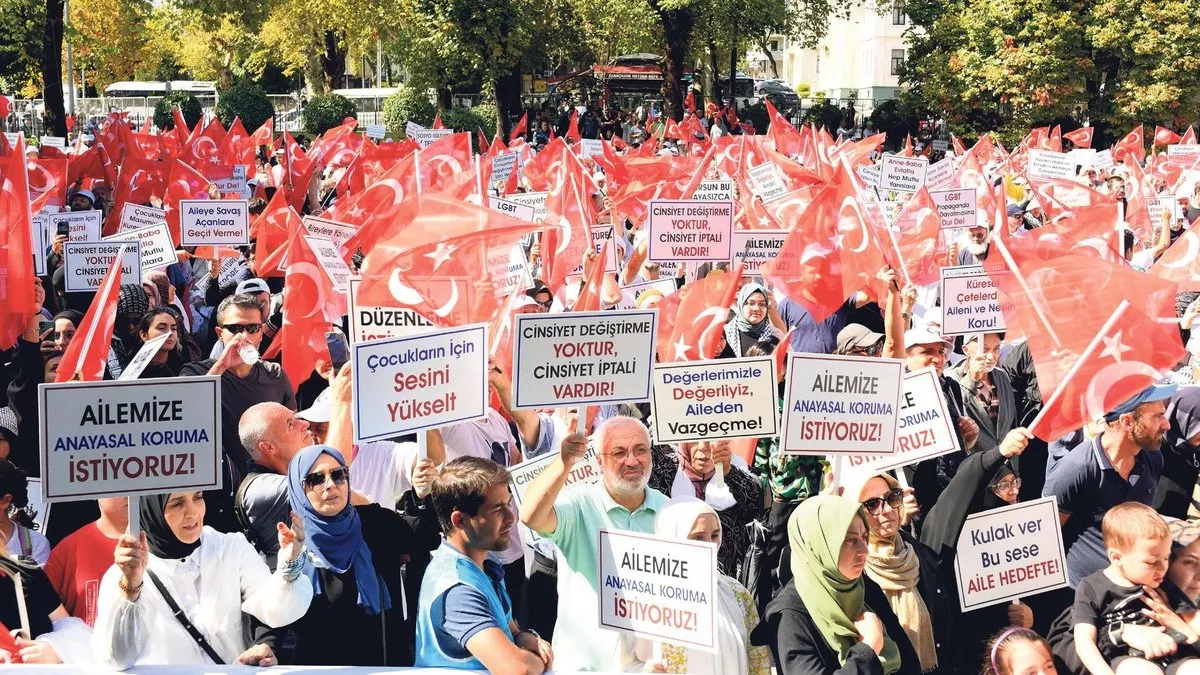 LGBT propagandasına karşı büyük miting: Dursun bu hayasızca akın