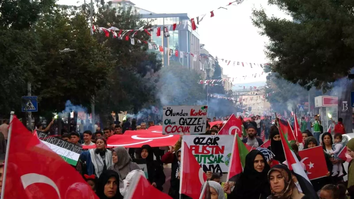 Burdur’da Filistin’e Destek Yürüyüşü