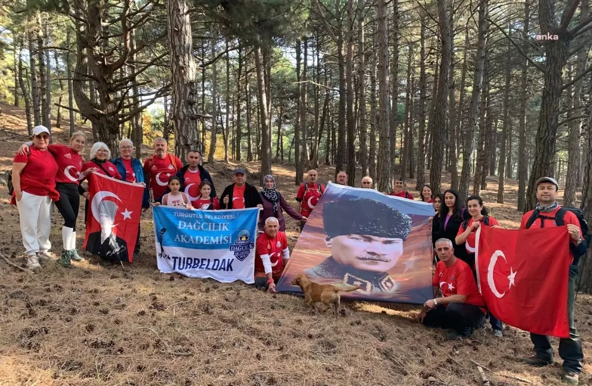 Turgutlu’da Atatürk Anma Yürüyüşü Düzenlendi