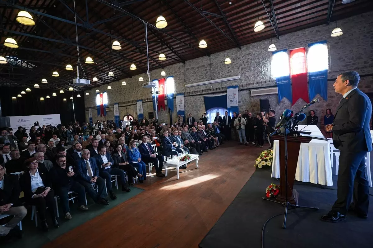 Özgür Özel, İnönü’yü İzmir’de andı