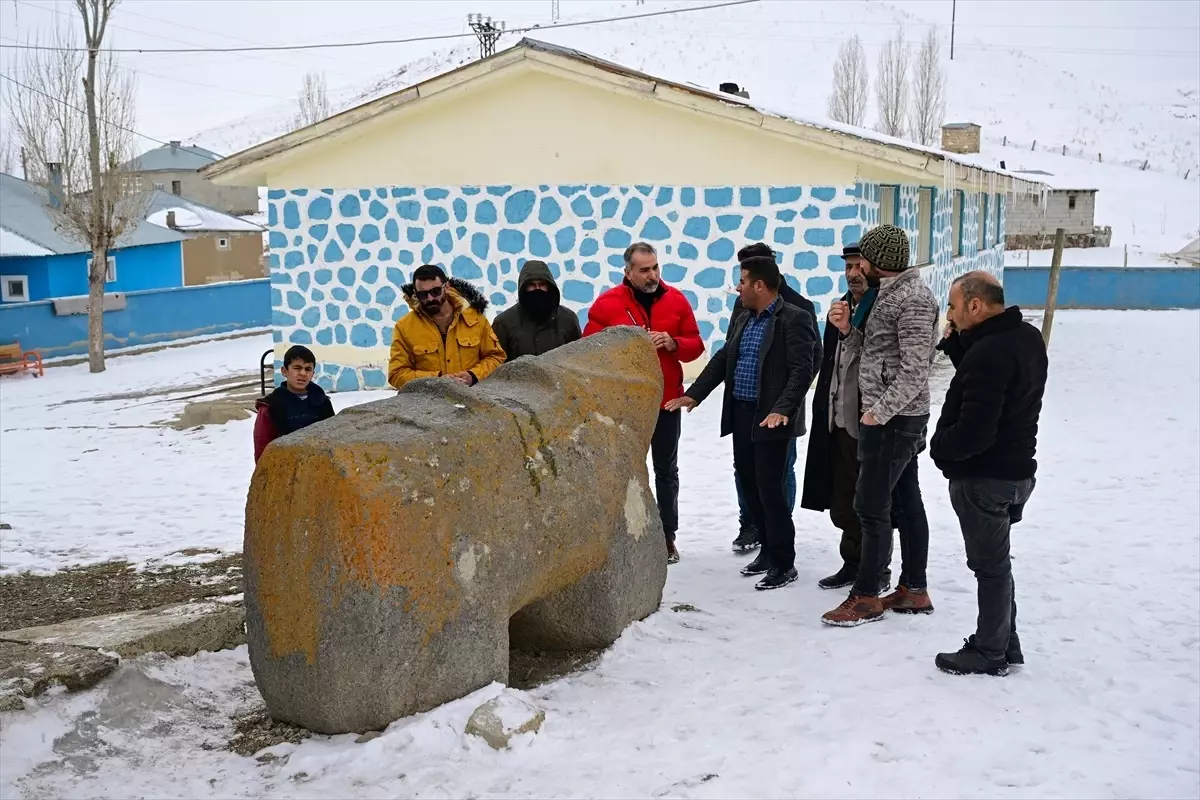 Tarihi At Heykeli Korunuyor