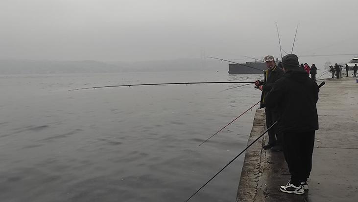 İstanbul Boğazı’nda gemi trafiğine sis engeli